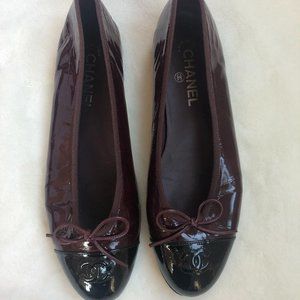 CHANEL burgundy and black patent ballet flats
